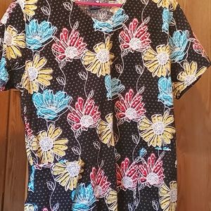 Plus size scrub top size XL. Made of polyester and spandex